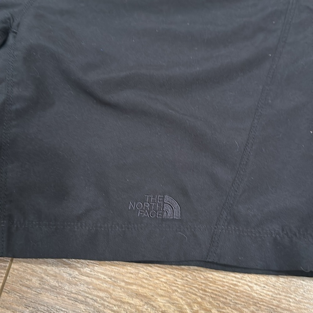 THE NORTH FACE Men’s Shorts Size Small in Excellent Condition - Picture 2 of 7
